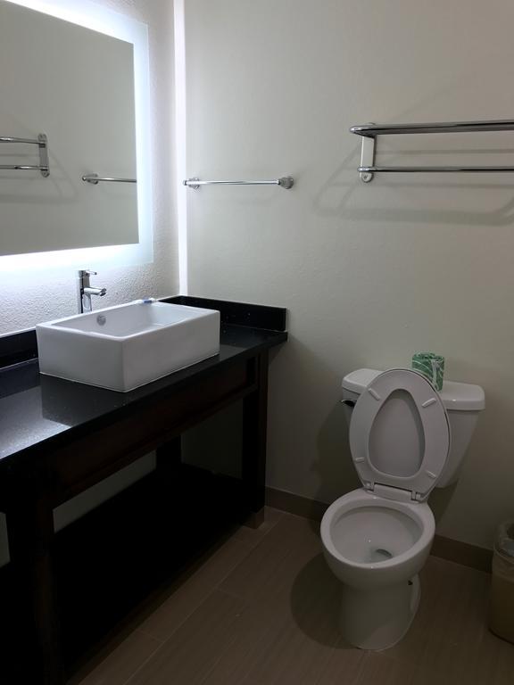 Americas Best Value Inn & Suites Spring / N. Houston Buitenkant foto